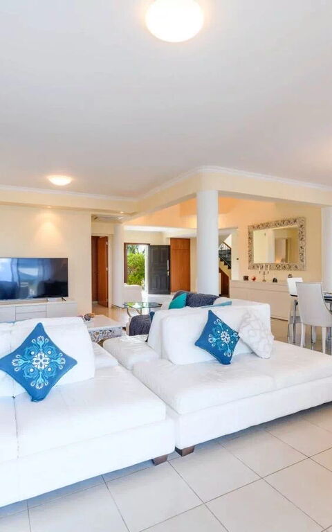 Royal Beachfront Villa: Salle à manger