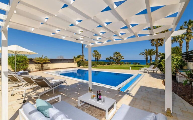 Royal Beachfront Villa: bassin, Extérieur, Extérieurs, Jardin, Vues