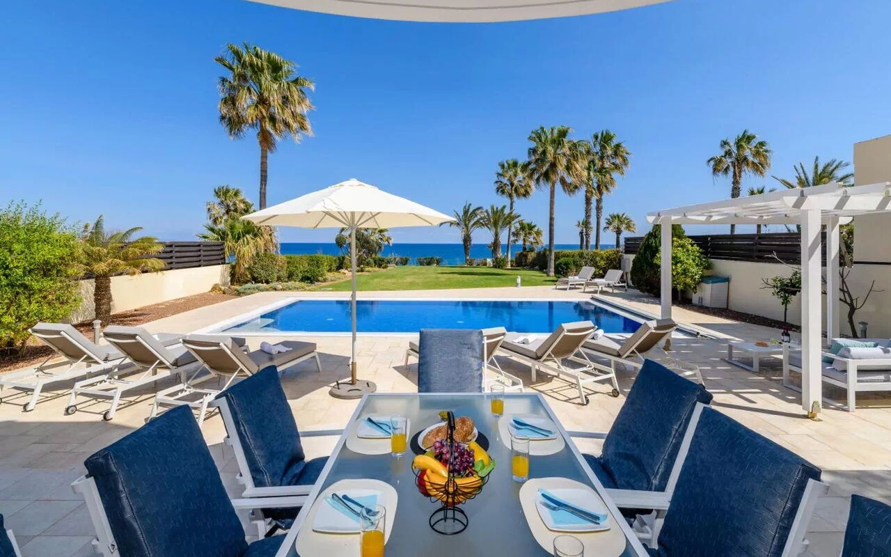 Royal Beachfront Villa: bassin, Extérieur, Extérieurs, Jardin, Vues