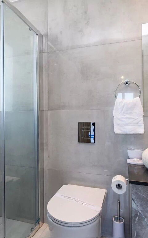 Serenity Seafront Villa: Salle de bain