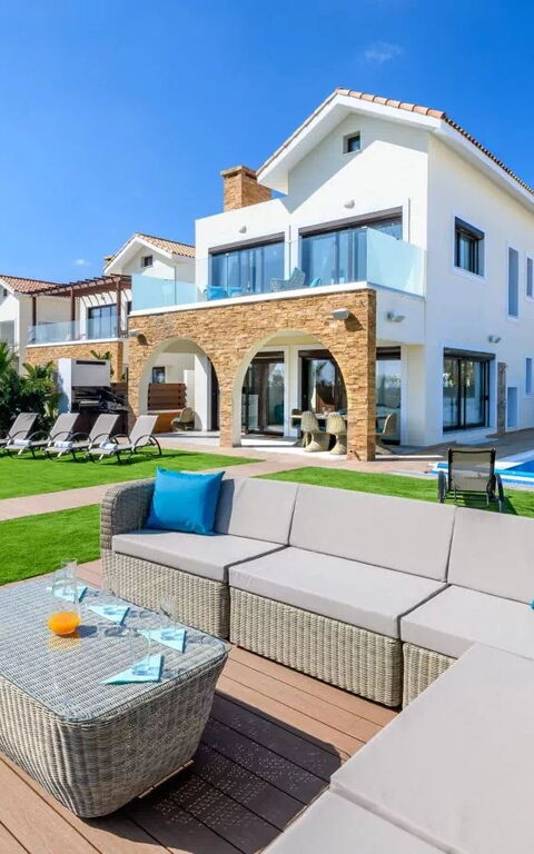 Serenity Seafront Villa: bassin, Extérieur, Extérieurs, Jardin