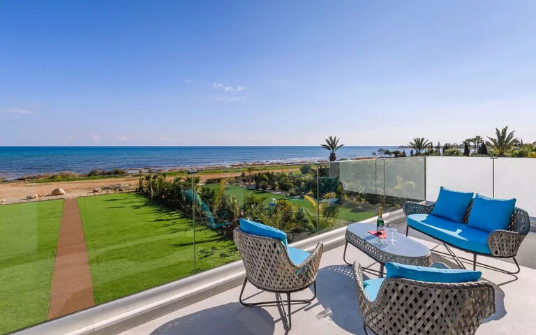 Serenity Seafront Villa: Balcon / Terrasse / Patio, Extérieur, Extérieurs, Jardin