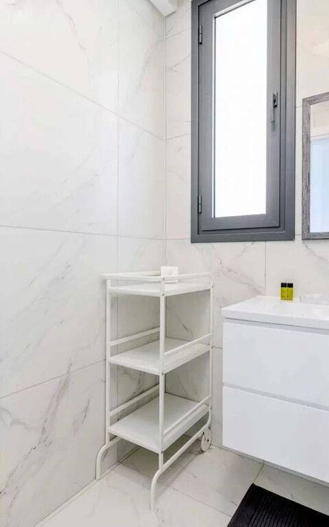 By the Beach - Royal Sapphire Villa: Salle de bain