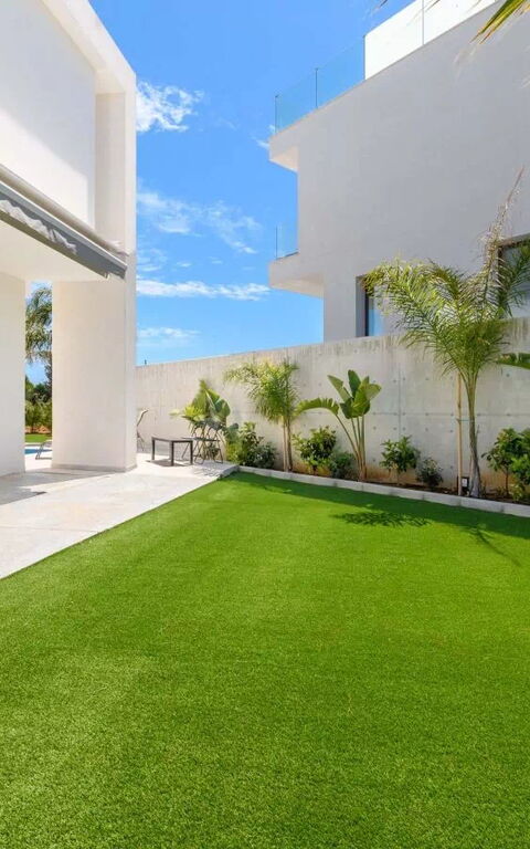 By the Beach - Royal Sapphire Villa: Extérieur, Extérieurs, Jardin