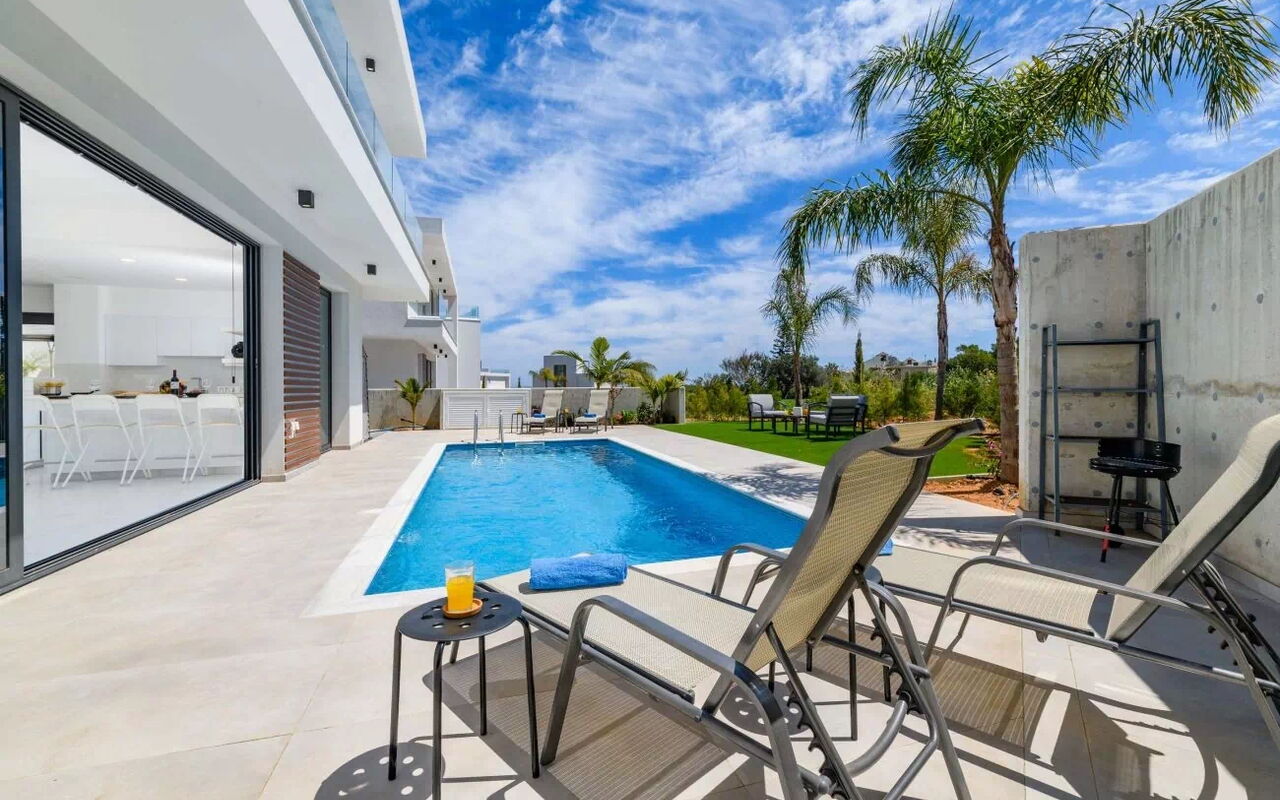 By the Beach - Royal Sapphire Villa: bassin, Extérieur, Extérieurs