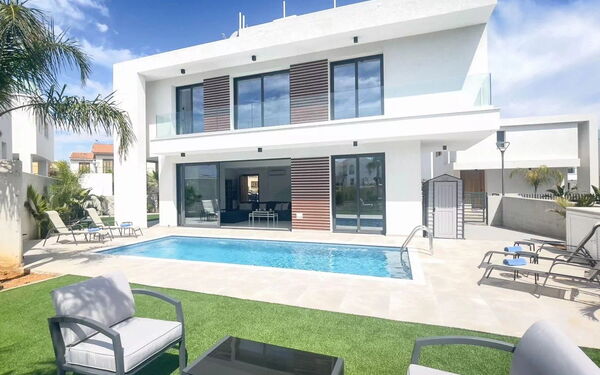 By the Beach - Royal Sapphire Villa: bassin, Extérieur, Extérieurs, Jardin
