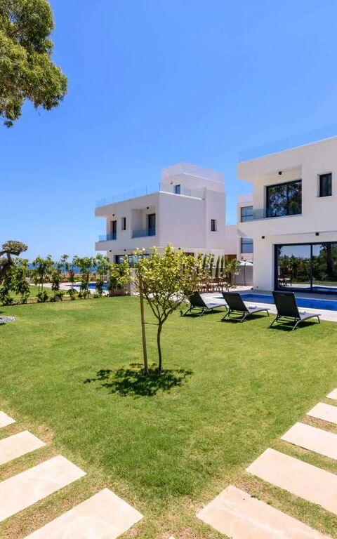 By the Beach - Sea Pearl Villa: Extérieur, Extérieurs, Jardin