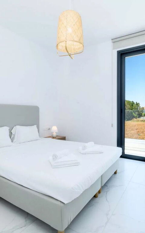 By the Beach - White Coral Villa: chambre à coucher