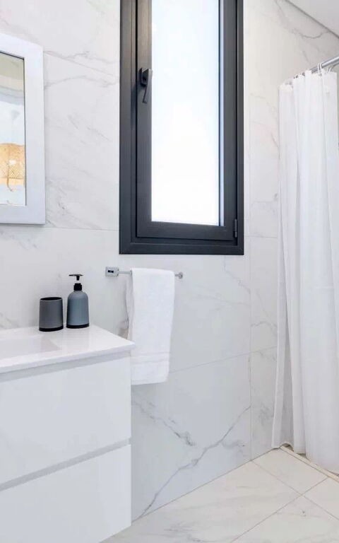 By the Beach - White Coral Villa: Salle de bain
