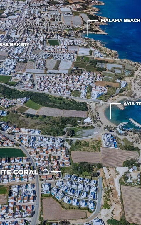 By the Beach - White Coral Villa: Vues