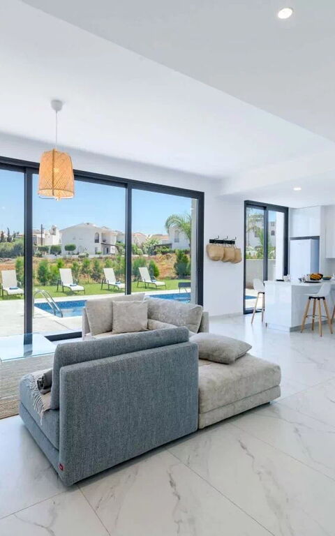 By the Beach - White Coral Villa: Salon