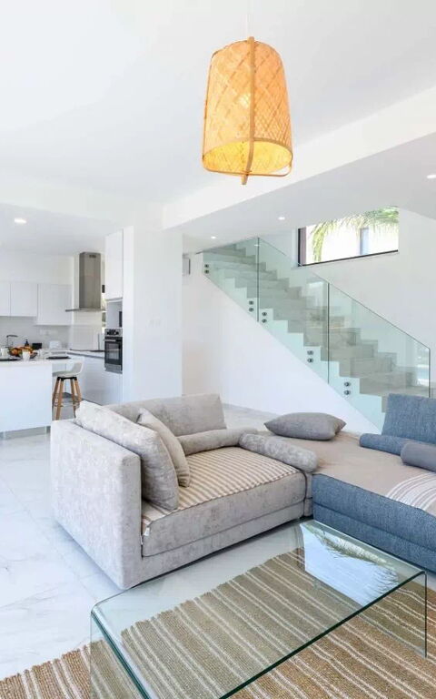 By the Beach - White Coral Villa: Salon