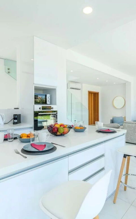 By the Beach - White Coral Villa: Cuisine