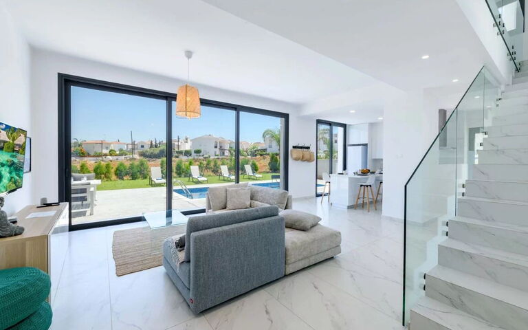 By the Beach - White Coral Villa: Salon