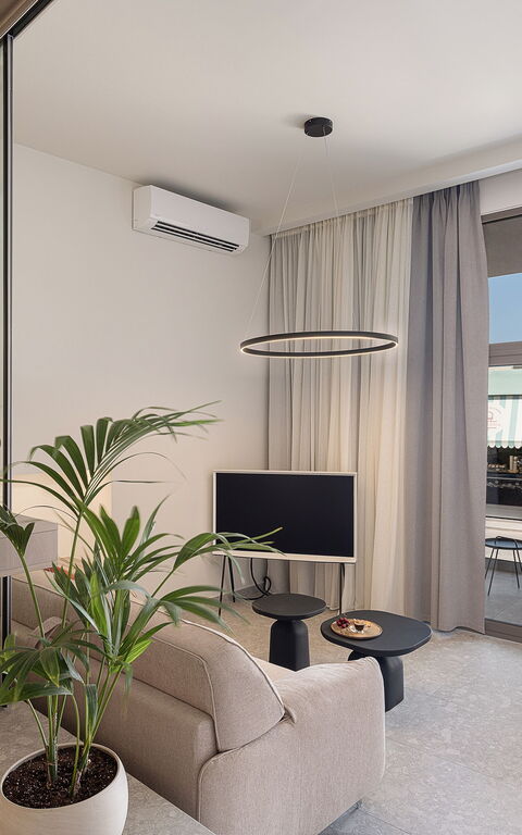Ares Luxurious Residence: Salon