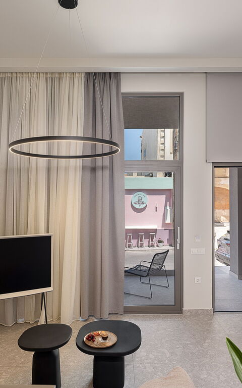 Ares Luxurious Residence: Salon