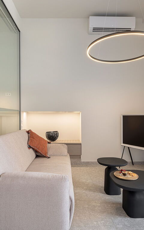 Ares Luxurious Residence: Salon