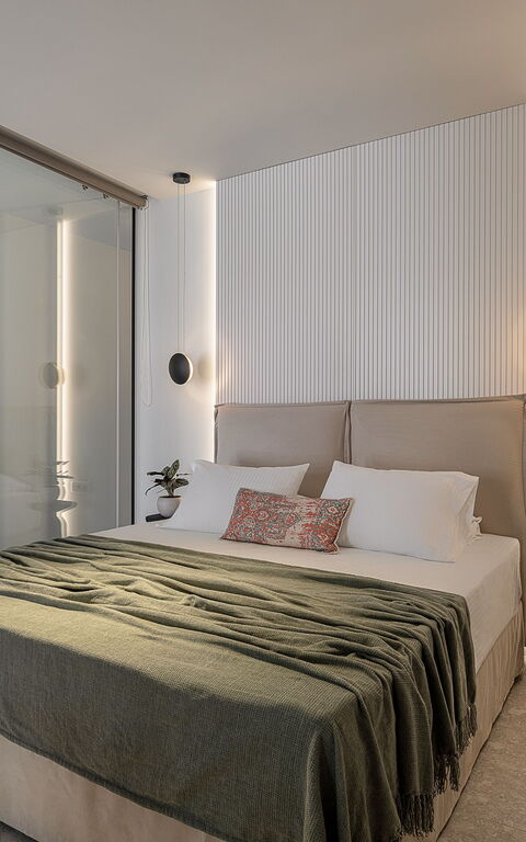 Ares Luxurious Residence: chambre à coucher
