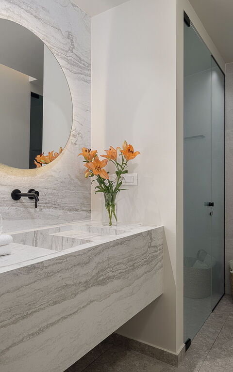 Ares Luxurious Residence: Salle de bain