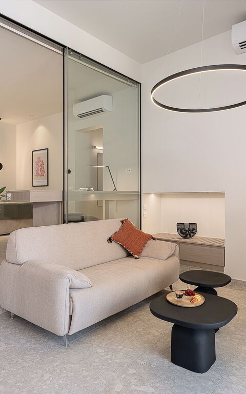 Ares Luxurious Residence: Salon