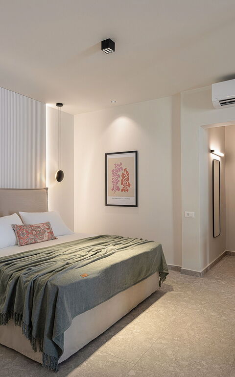 Ares Luxurious Residence: chambre à coucher
