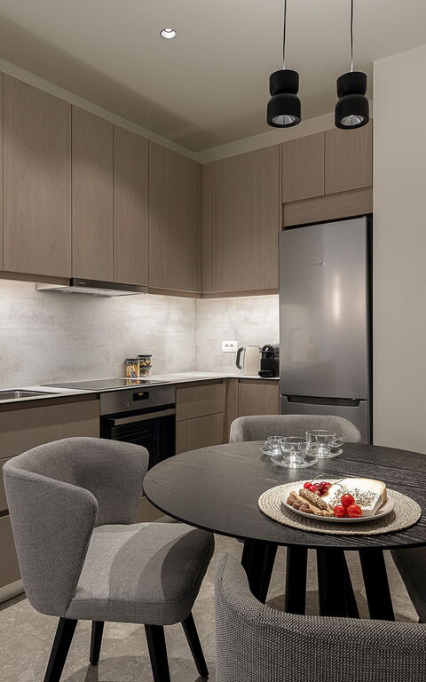 Ares Luxurious Residence: Cuisine, Salle à manger