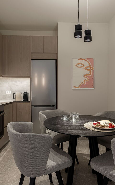 Ares Luxurious Residence: Cuisine, Salle à manger