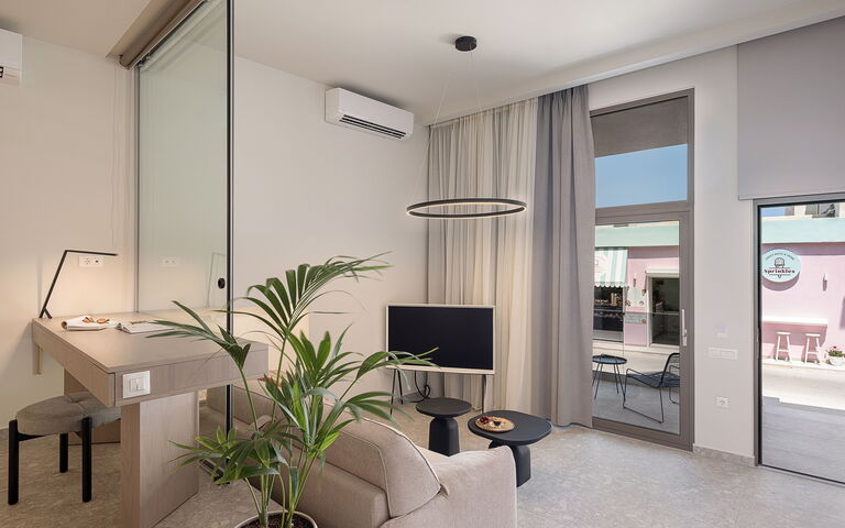 Ares Luxurious Residence: Salon