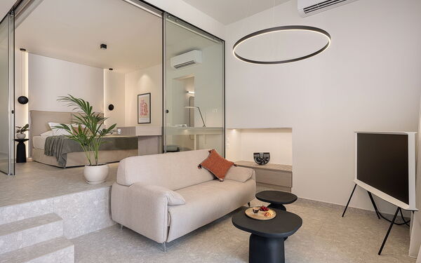 Ares Luxurious Residence: chambre à coucher, Salon