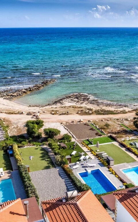 Aya Thekla Beach House: bassin, Vues