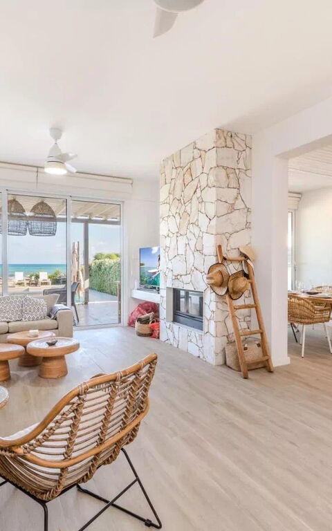 Aya Thekla Beach House: Salon