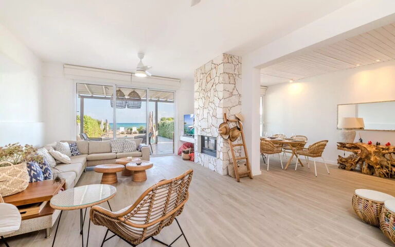 Aya Thekla Beach House: Salon