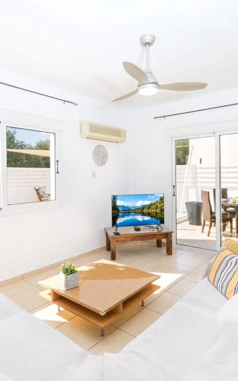 Ayia Triada Beach Gardens: Salon