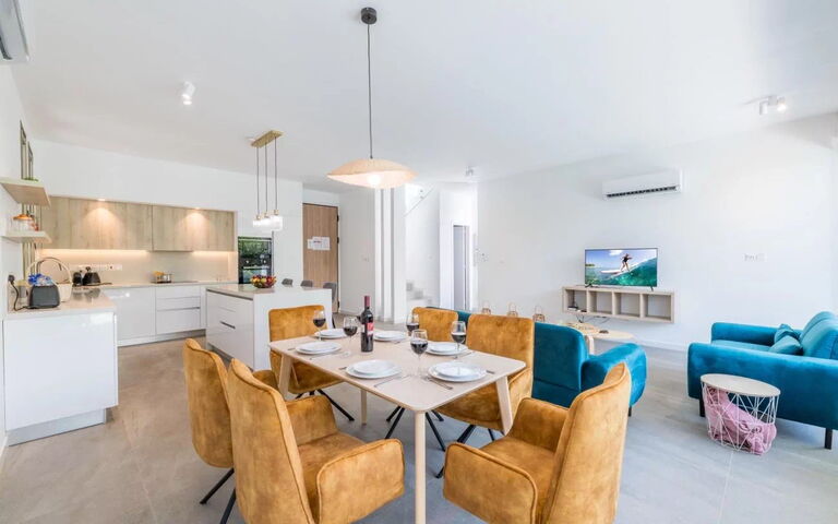 Azure Seaview - Ruby Villa: Cuisine, Salle à manger, Salon
