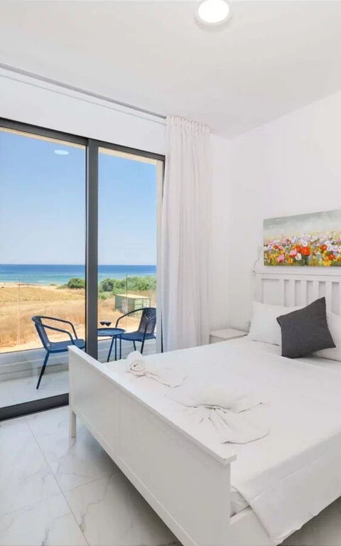 By the Beach - Emerald Seaview Villa: chambre à coucher