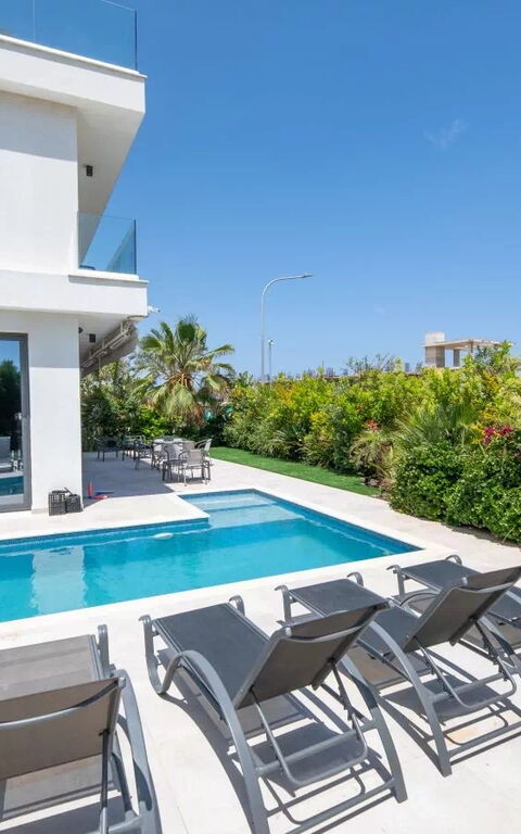 By the Beach - Emerald Seaview Villa: bassin, Extérieur, Extérieurs