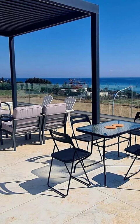 By the Beach - Emerald Seaview Villa: Balcon / Terrasse / Patio, Extérieur, Extérieurs