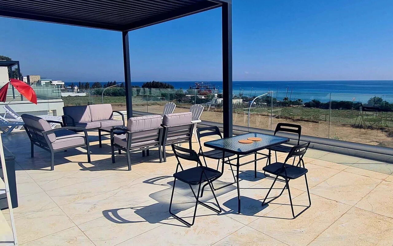 By the Beach - Emerald Seaview Villa: Balcon / Terrasse / Patio, Extérieur, Extérieurs