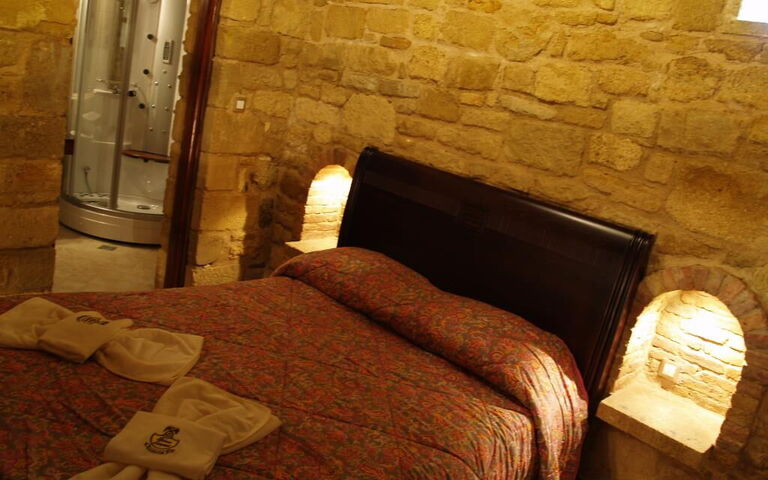 Logement Suite Princess Eleftheria: chambre à coucher