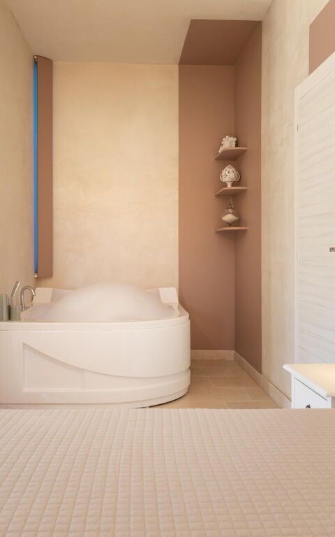 Villa Calanthia: chambre à coucher