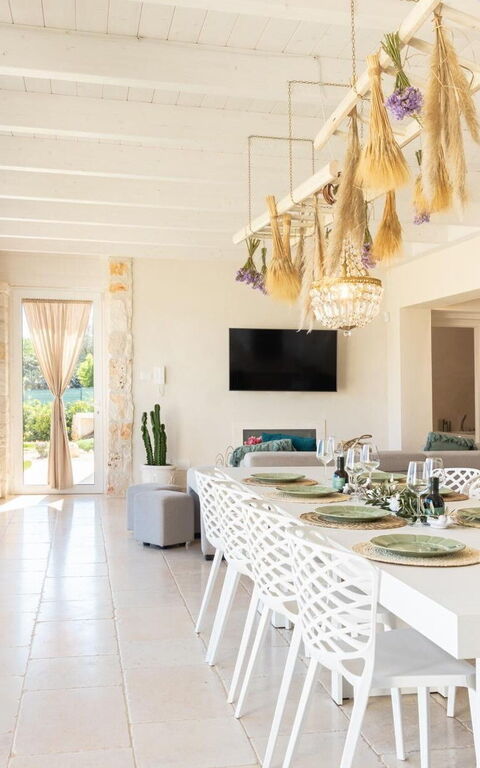 Villa Calanthia: Salle à manger, Salon