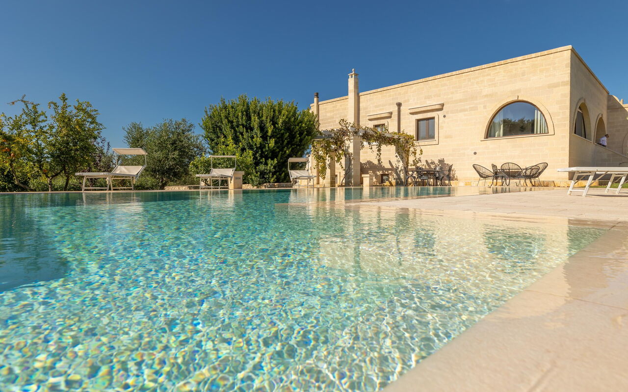 Villa Icaria: bassin, Extérieur, Extérieurs