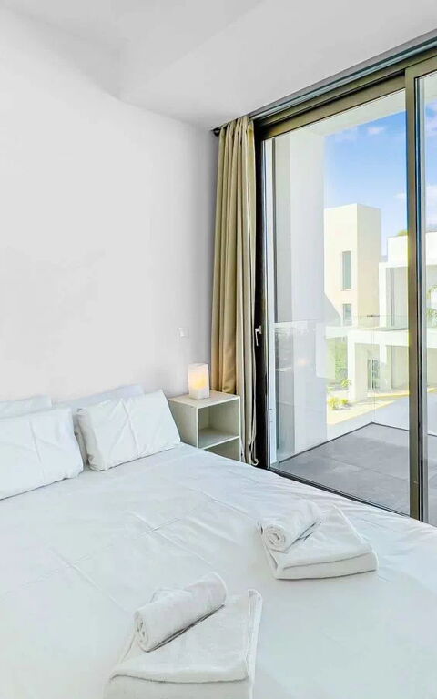 Azure Seaview- Garnet Villa: chambre à coucher