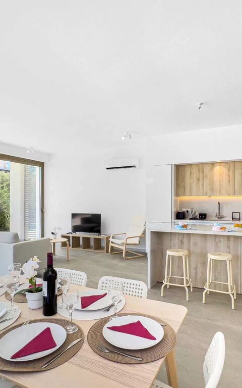 Azure Seaview- Garnet Villa: Salle à manger