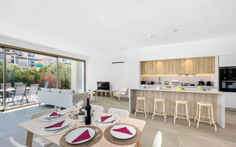 Azure Seaview- Garnet Villa: Salle à manger