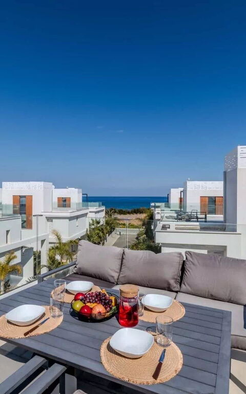 By the Beach - Aura Villa: Balcon / Terrasse / Patio, Extérieur, Extérieurs