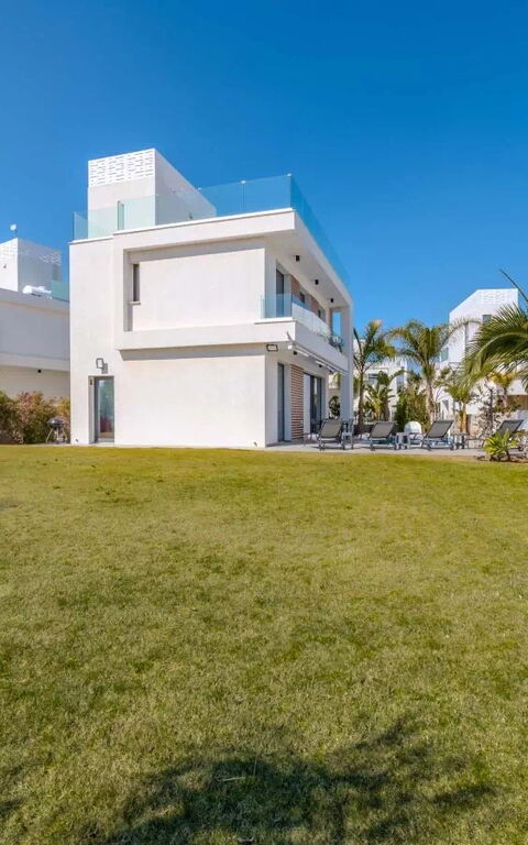 By the Beach - Aura Villa: Extérieur, Extérieurs, Jardin