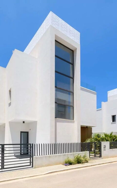By the Beach - Blue Topaz Villa: Entrée principale