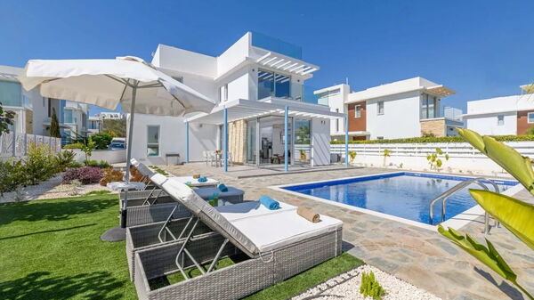Mylos Lifestyle Seaview Villa #15: bassin, Jardin