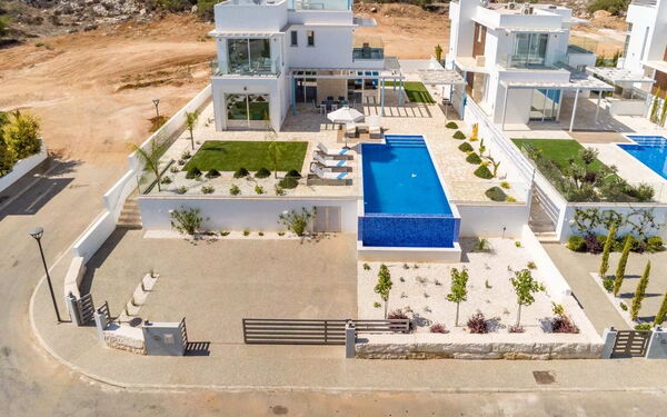 Mylos Lifestyle Seaview Villa #21: bassin